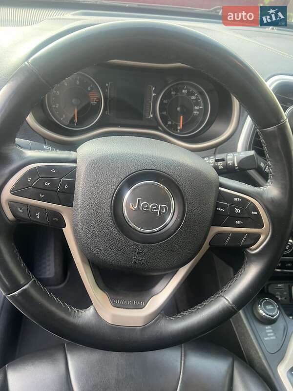 Внедорожник / Кроссовер Jeep Cherokee 2017 в Барышевке