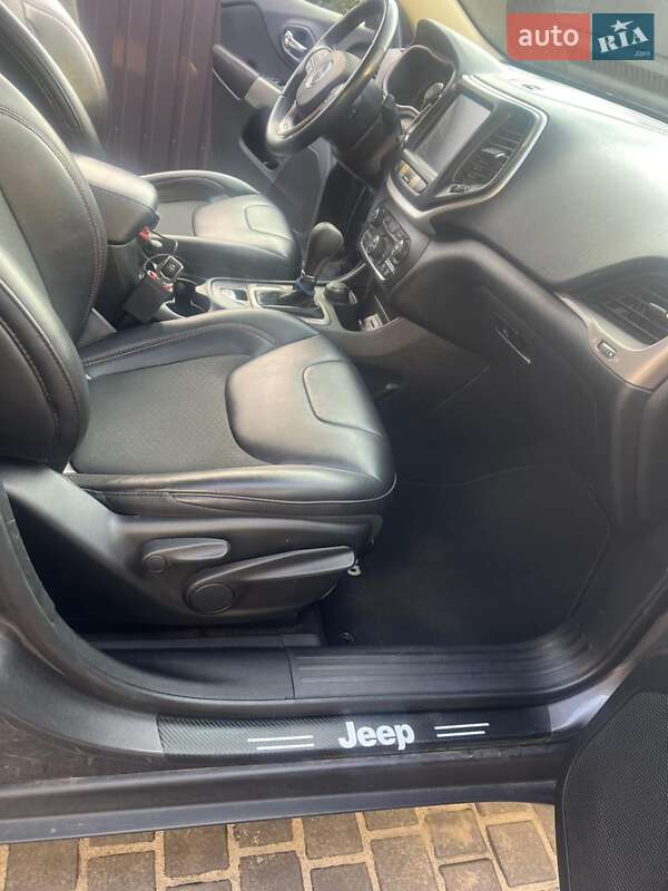 Внедорожник / Кроссовер Jeep Cherokee 2017 в Барышевке