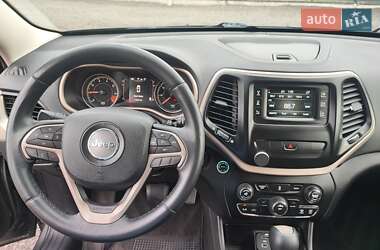 Внедорожник / Кроссовер Jeep Cherokee 2013 в 