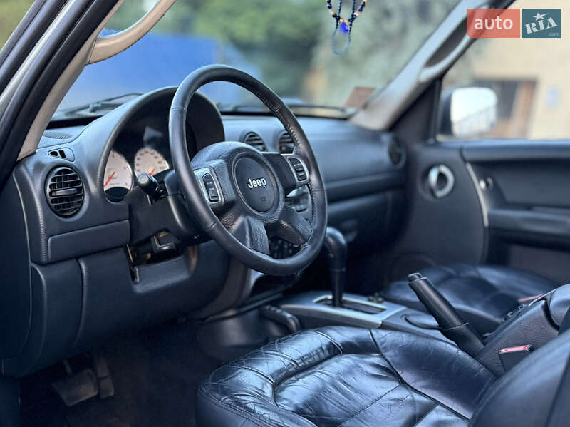 Внедорожник / Кроссовер Jeep Cherokee 2004 в Житомире