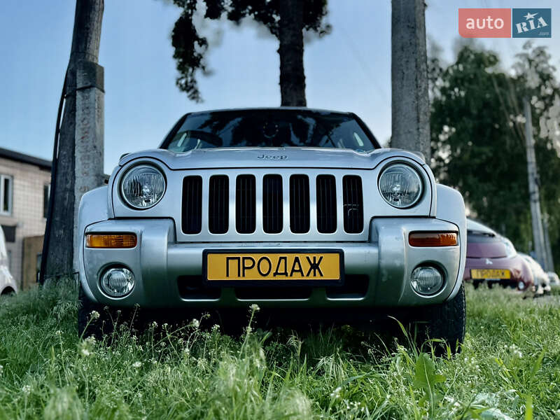 Внедорожник / Кроссовер Jeep Cherokee 2004 в Житомире