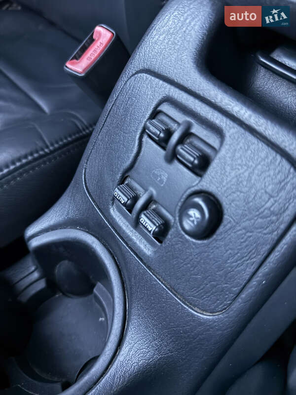 Внедорожник / Кроссовер Jeep Cherokee 2004 в Житомире