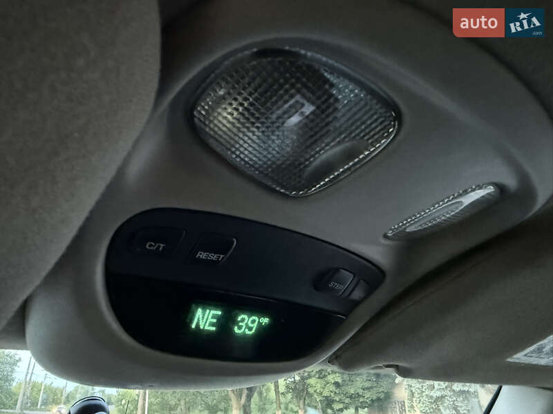 Внедорожник / Кроссовер Jeep Cherokee 2004 в Житомире