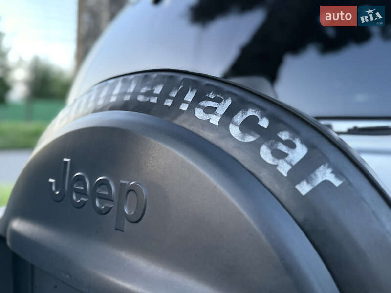 Внедорожник / Кроссовер Jeep Cherokee 2004 в Житомире