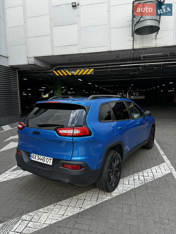 Внедорожник / Кроссовер Jeep Cherokee 2017 в Киеве