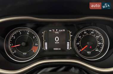 Внедорожник / Кроссовер Jeep Cherokee 2015 в 