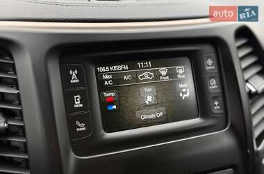 Внедорожник / Кроссовер Jeep Cherokee 2015 в 