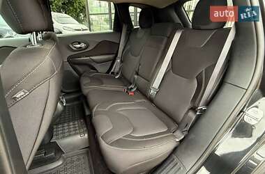 Внедорожник / Кроссовер Jeep Cherokee 2015 в 