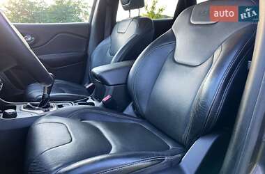 Внедорожник / Кроссовер Jeep Cherokee 2015 в 