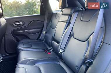 Внедорожник / Кроссовер Jeep Cherokee 2015 в 