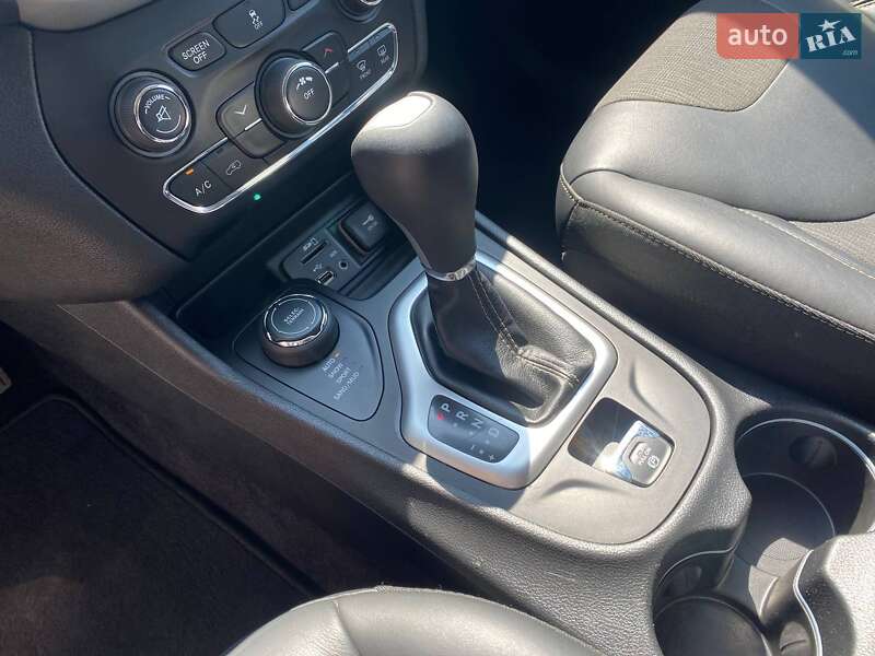 Внедорожник / Кроссовер Jeep Cherokee 2017 в Львове