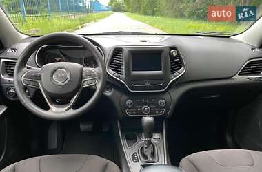 Внедорожник / Кроссовер Jeep Cherokee 2018 в 