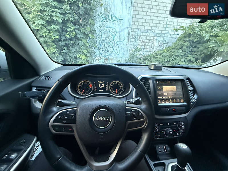 Внедорожник / Кроссовер Jeep Cherokee 2017 в Херсоне