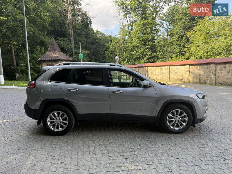 Внедорожник / Кроссовер Jeep Cherokee 2018 в Черновцах
