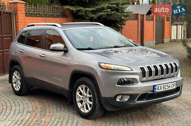 Внедорожник / Кроссовер Jeep Cherokee 2015 в 