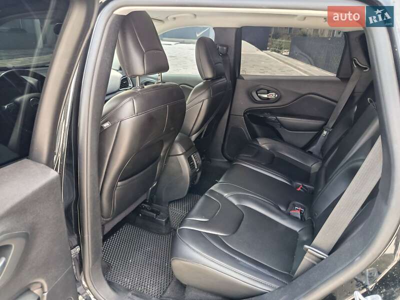 Внедорожник / Кроссовер Jeep Cherokee 2019 в Ивано-Франковске