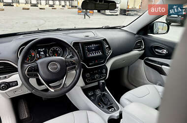 Позашляховик / Кросовер Jeep Cherokee 2020 в 
