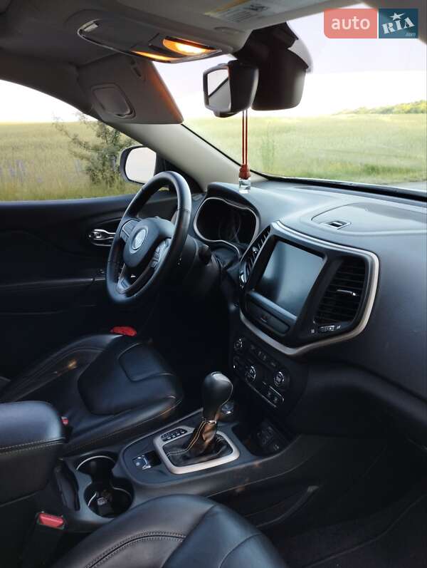 Внедорожник / Кроссовер Jeep Cherokee 2015 в Белой Церкви