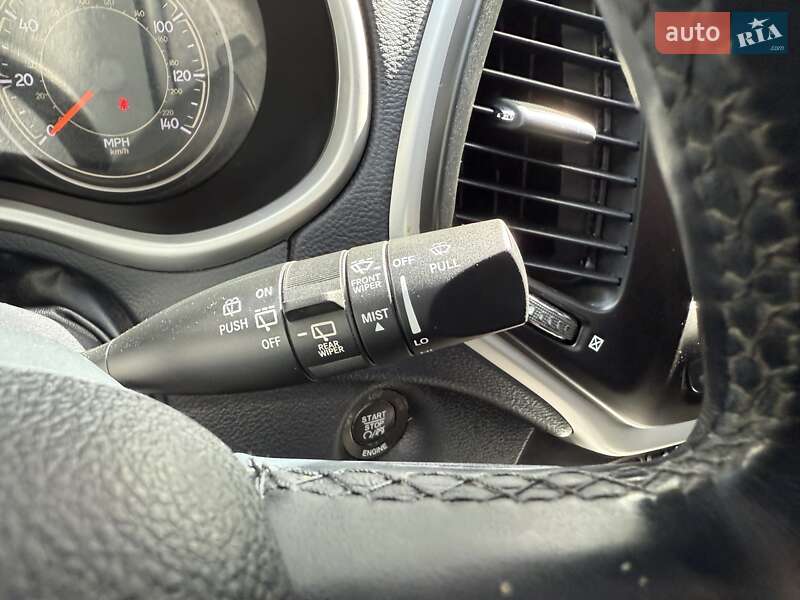 Позашляховик / Кросовер Jeep Cherokee 2015 в Львові