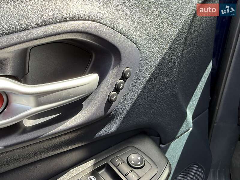 Позашляховик / Кросовер Jeep Cherokee 2015 в Львові