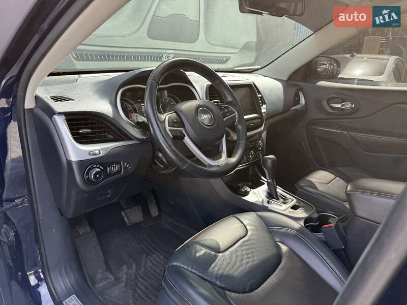 Позашляховик / Кросовер Jeep Cherokee 2015 в Львові