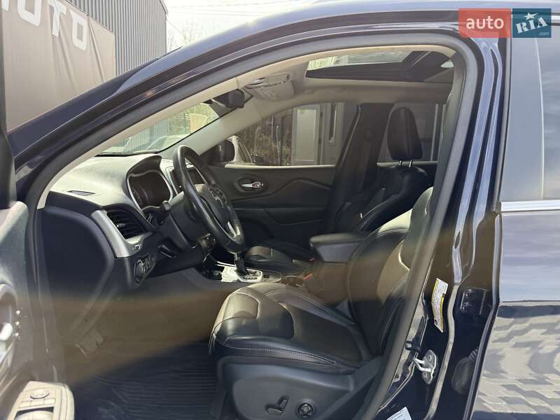 Позашляховик / Кросовер Jeep Cherokee 2015 в Львові