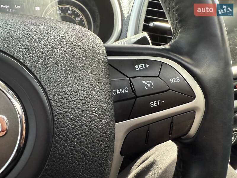 Позашляховик / Кросовер Jeep Cherokee 2015 в Львові