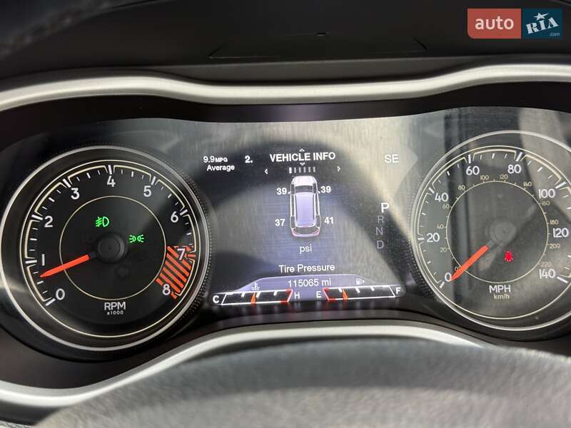 Позашляховик / Кросовер Jeep Cherokee 2015 в Львові