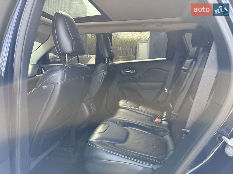 Позашляховик / Кросовер Jeep Cherokee 2015 в Львові