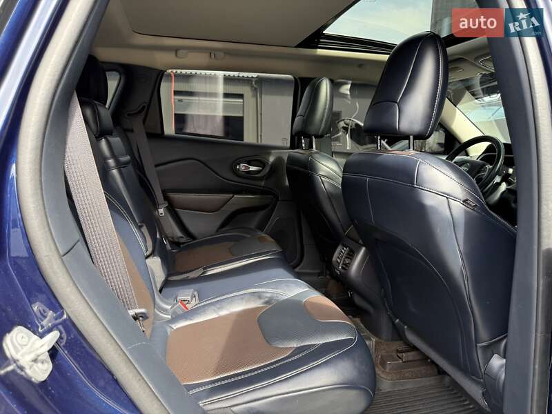 Позашляховик / Кросовер Jeep Cherokee 2015 в Львові