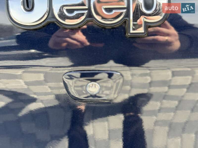 Позашляховик / Кросовер Jeep Cherokee 2015 в Львові