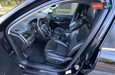 Позашляховик / Кросовер Jeep Cherokee 2019 в 