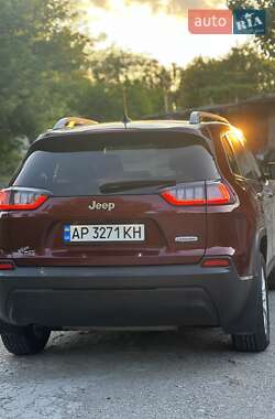 Позашляховик / Кросовер Jeep Cherokee 2019 в 