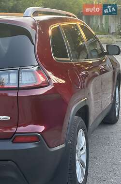 Позашляховик / Кросовер Jeep Cherokee 2019 в 