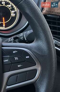 Позашляховик / Кросовер Jeep Cherokee 2019 в 