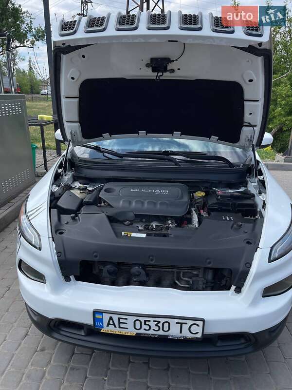 Внедорожник / Кроссовер Jeep Cherokee 2015 в Ужгороде