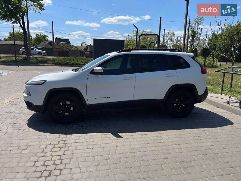 Внедорожник / Кроссовер Jeep Cherokee 2015 в Ужгороде