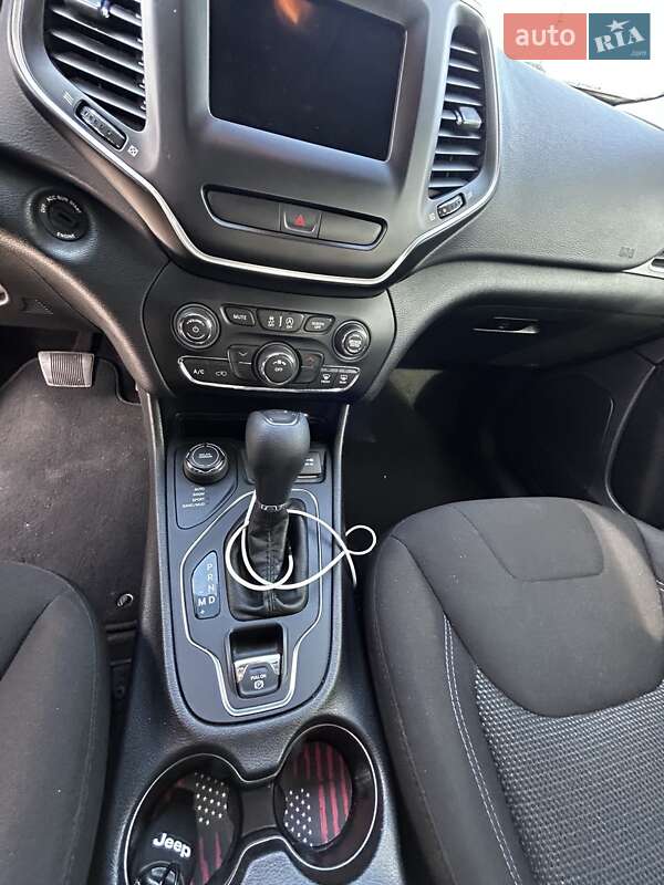 Внедорожник / Кроссовер Jeep Cherokee 2018 в Кривом Роге