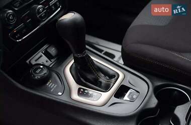 Позашляховик / Кросовер Jeep Cherokee 2016 в Львові