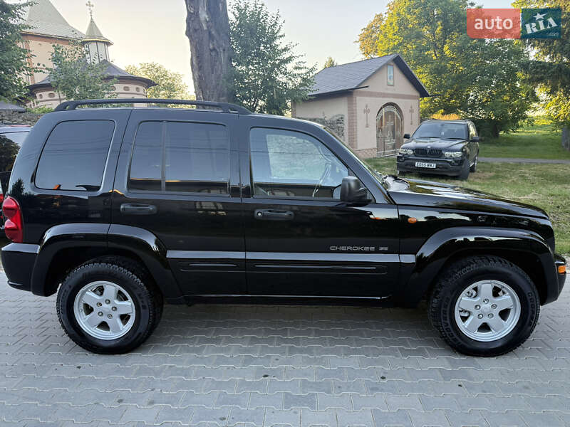 Позашляховик / Кросовер Jeep Cherokee 2003 в Чернівцях
