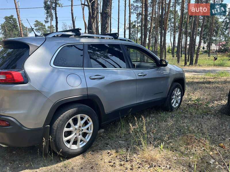 Внедорожник / Кроссовер Jeep Cherokee 2015 в Гостомеле