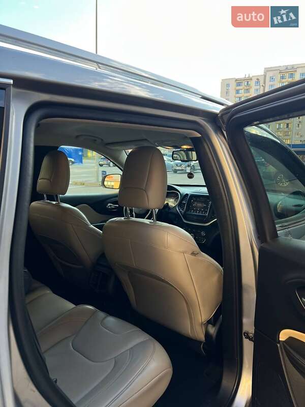 Позашляховик / Кросовер Jeep Cherokee 2015 в Києві