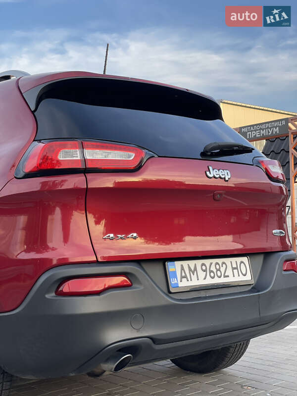 Внедорожник / Кроссовер Jeep Cherokee 2016 в Житомире
