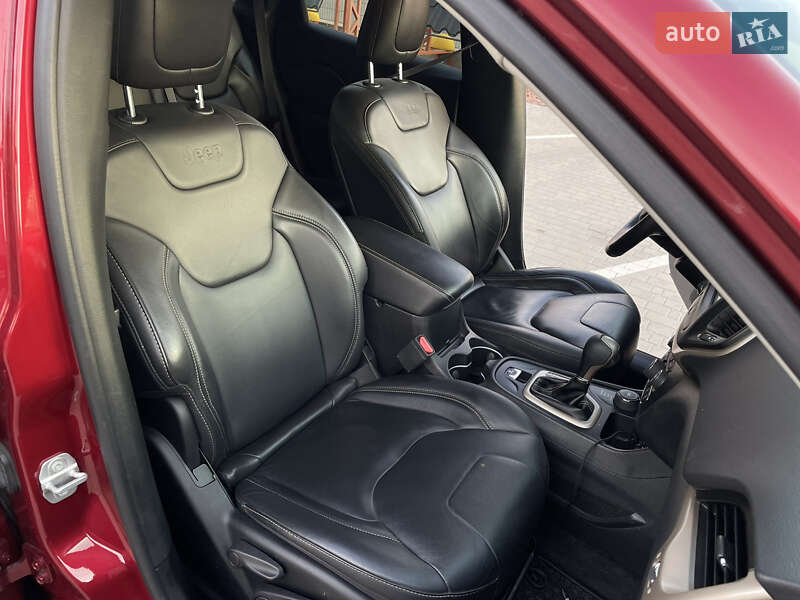 Внедорожник / Кроссовер Jeep Cherokee 2016 в Житомире