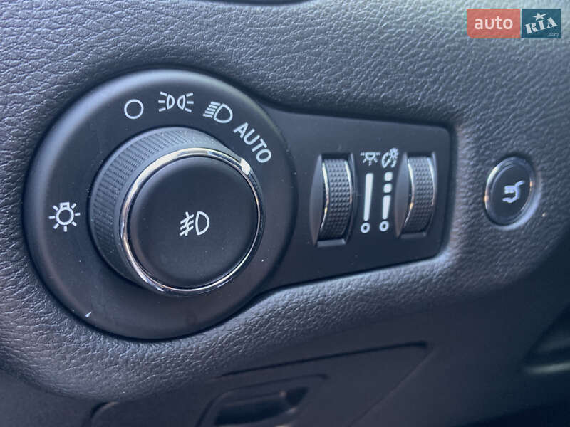 Внедорожник / Кроссовер Jeep Cherokee 2020 в Киеве