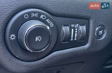 Внедорожник / Кроссовер Jeep Cherokee 2020 в 