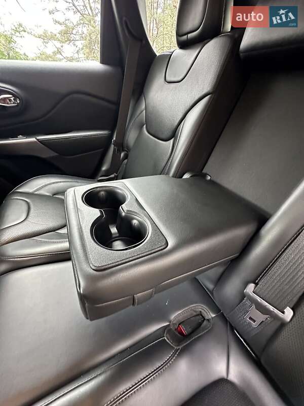 Внедорожник / Кроссовер Jeep Cherokee 2018 в Белогородке