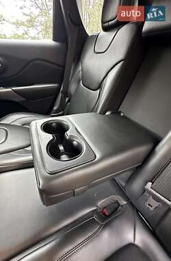 Внедорожник / Кроссовер Jeep Cherokee 2018 в 