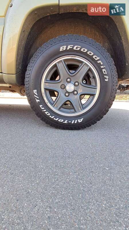 Внедорожник / Кроссовер Jeep Cherokee 2003 в Киеве