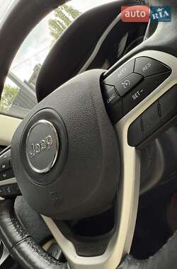 Внедорожник / Кроссовер Jeep Cherokee 2016 в 